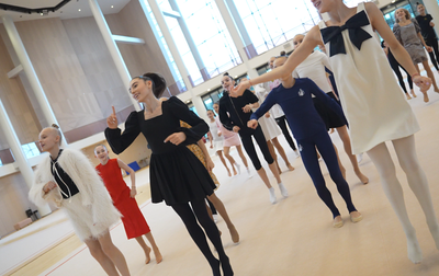 Новогодняя елка подарила хорошее настроение гимнасткам и тренерам Академии!