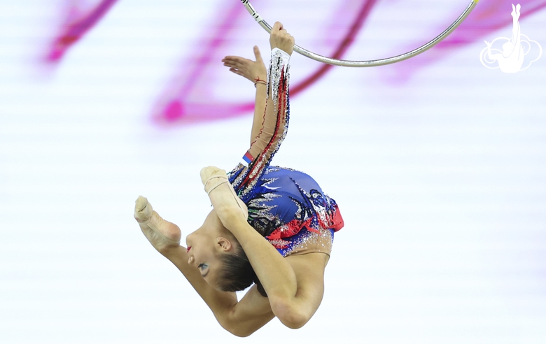 Ksenia Savinova during the hoop exercise