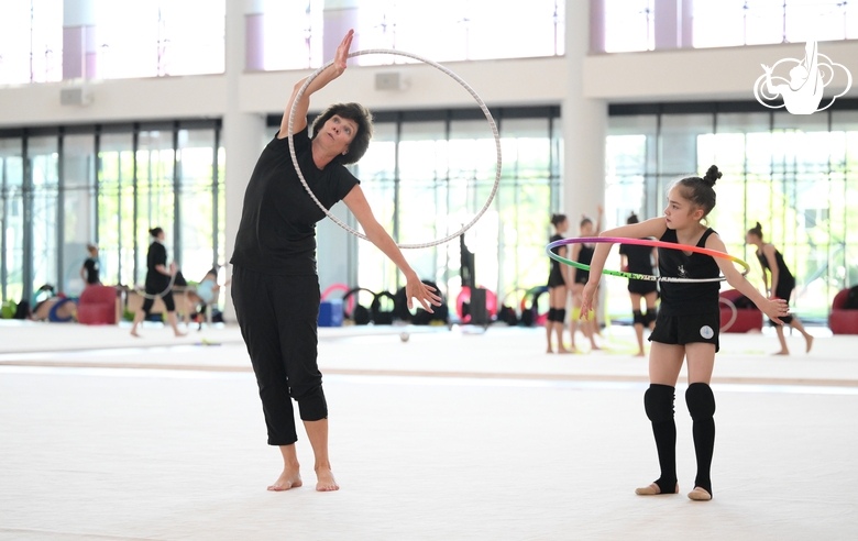 Choreographer Irina Zenovka and Ksenia Savinova during the workout