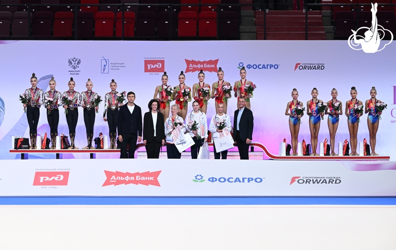 Junior women's group club final podium