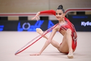 Анна Вакуленко во время упражнения с обручем