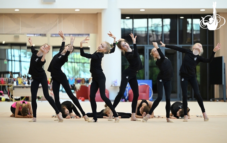 Гимнастки Академии во время репетиции показательных номеров в преддверии международного турнира «Кубок "Небесная грация"» и Beijing Top Open — 2025