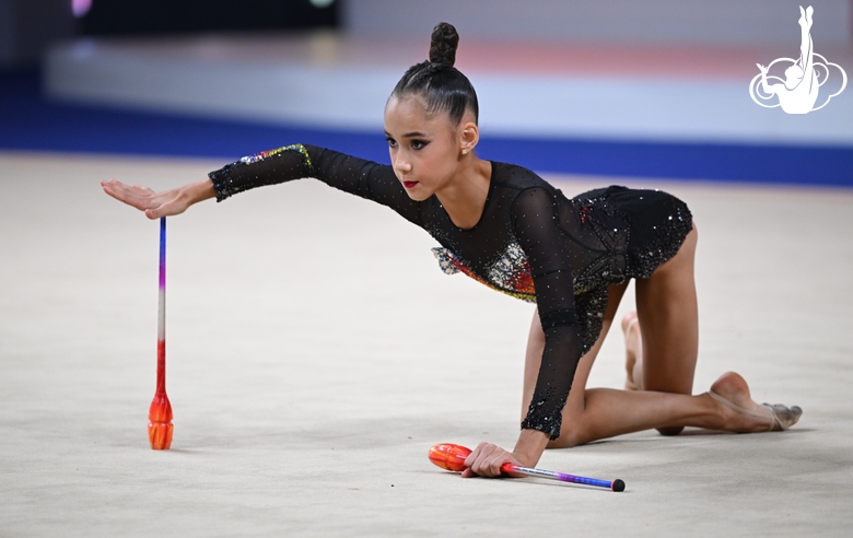 Maria Razorenova during the exercise with clubs