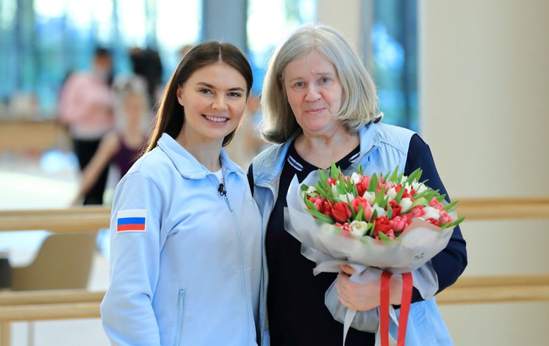 Alina Kabaeva and Elena Karpushenko