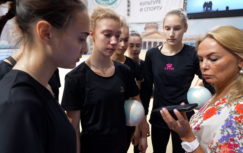 Before the World Championships, Alina Kabaeva spoke with the Russian team from St. Petersburg