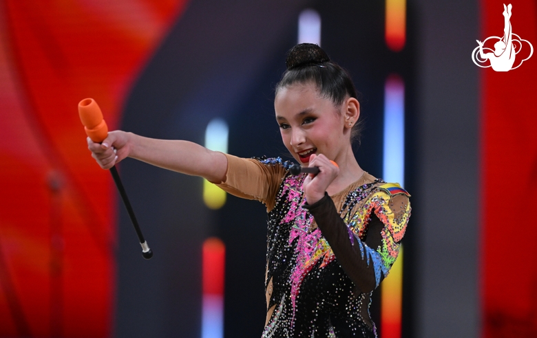 Luciana Granados Hiraldo during the exercise with clubs