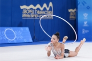 Мария Борисова во время упражнения с обручем