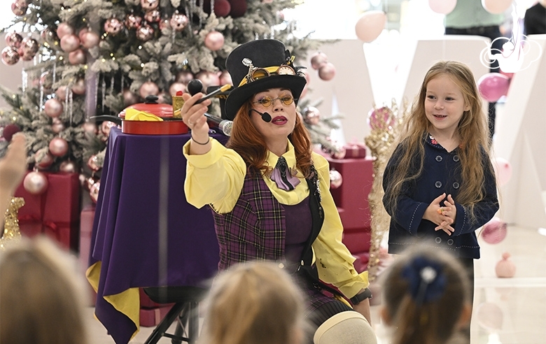 Magic tricks during the Academy celebration