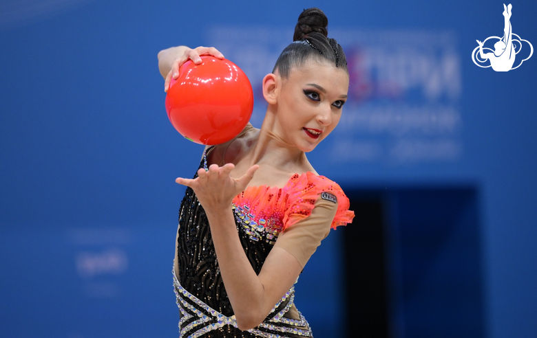 Nicole Rimarachin Diaz during an exercise with a ball