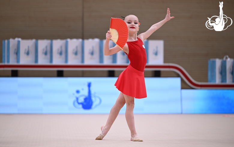 Дошкольница Академии во время новогодней елки