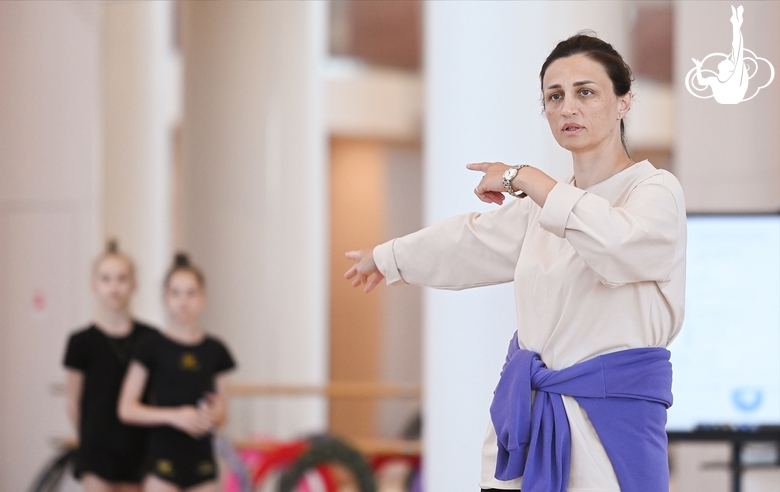 «Попасть сюда — мечта каждой гимнастки». Тренер Ирина Дзюба — о сборах в Академии