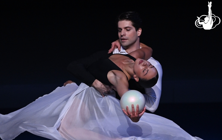 Lala Kramarenko and Mark Orlov in the Yin and Yang routine