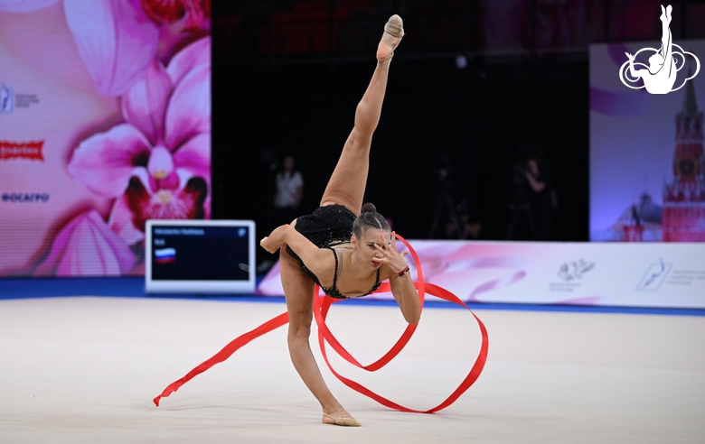 Vladislava Nikolaenko during an exercise with clubs