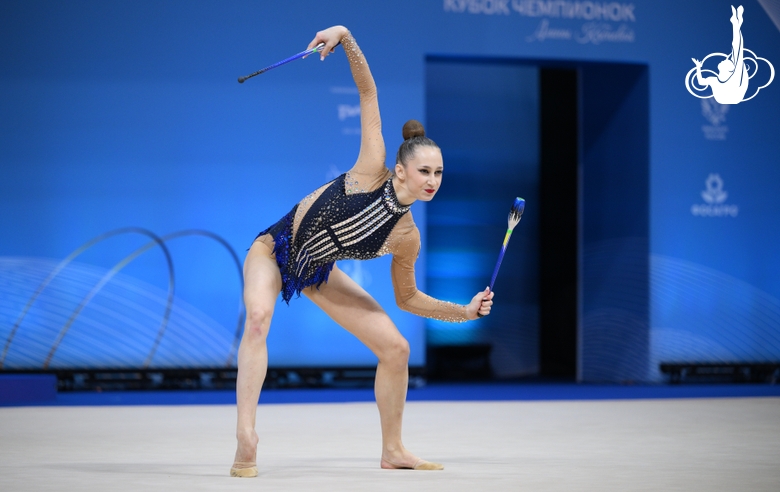 Alina Rechkina during an exercise with clubs