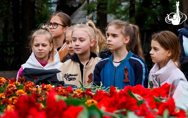 Young gymnasts laid flowers at the Great Patriotic War memorial in Sochi