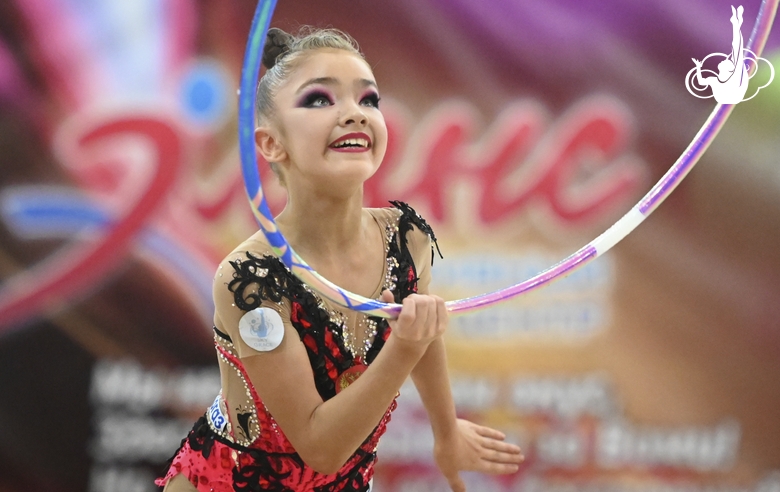 Ksenia Savinova during an exercise with a hoop