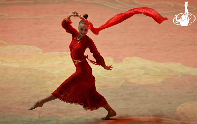 Milena Shchenyatskaya in the Cup of Wine routine