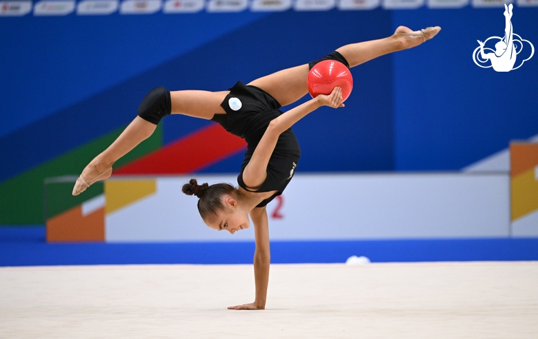 Ksenia Savinova during an exercise with a ball  at floor testing ahead of the BRICS Games