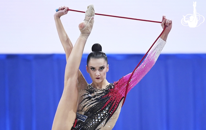 Alina Harnasko during an exercise with a jump rope