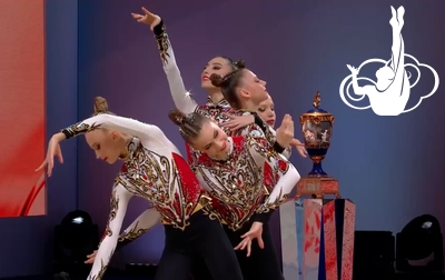 Выступление групповичек Академии с пятью парами булав