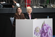 Олимпийская чемпионка Алина Кабаева и судья Лилия Миронова