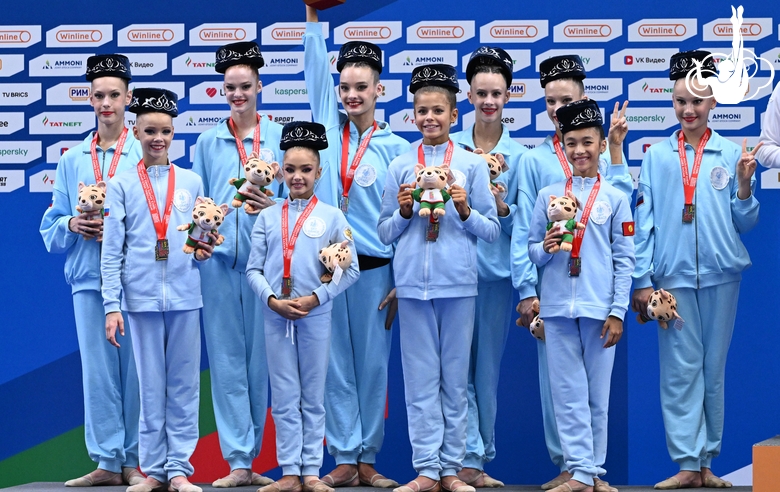 Kristina Voitenko, Ksenia Savinova, Karolina Tarasova, Asel Arapova and group exercise team members during the award ceremony at BRICS Games