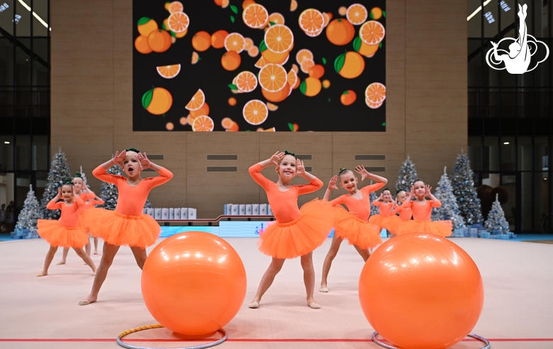 Дошкольницы Академии во время новогодней елки