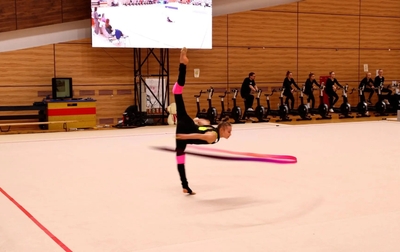 Новое видео — о тонкостях пируэта планше и риска в упражнении с лентой!