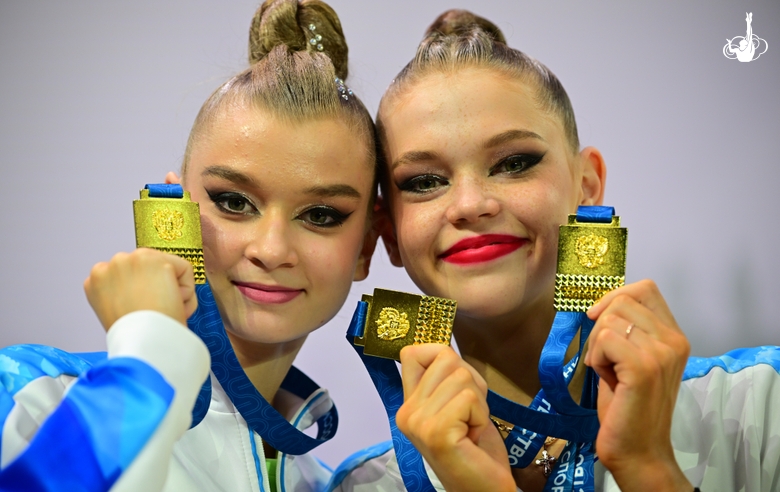 Александра Борисова и Варвара Топорова после церемонии награждения