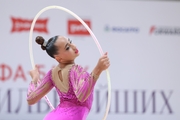 Карима Эль-Бахрауи во время упражнения с обручем