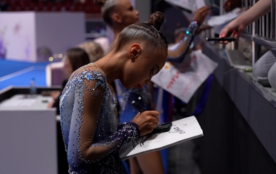 Olympic champion Alina Kabaeva let the junior group gymnasts know that fans were waiting for their autographs