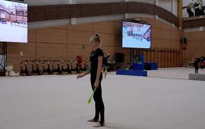 Постоянно пробовать и искать интересные решения — такой подход помогает гимнасткам максимально раскрывать свои возможности