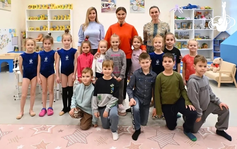 Поздравление от олимпийской чемпионки, президента Международной Ассоциации «Небесная грация» Алины Кабаевой с Днем знаний