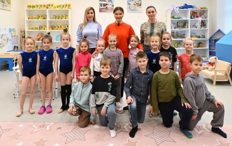 Поздравление от олимпийской чемпионки, президента Международной Ассоциации «Небесная грация» Алины Кабаевой с Днем знаний
