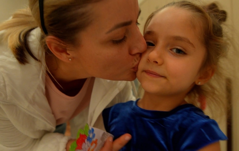 Какие подарки подготовили юные гимнастки из бесплатных групп раннего развития для своих мам