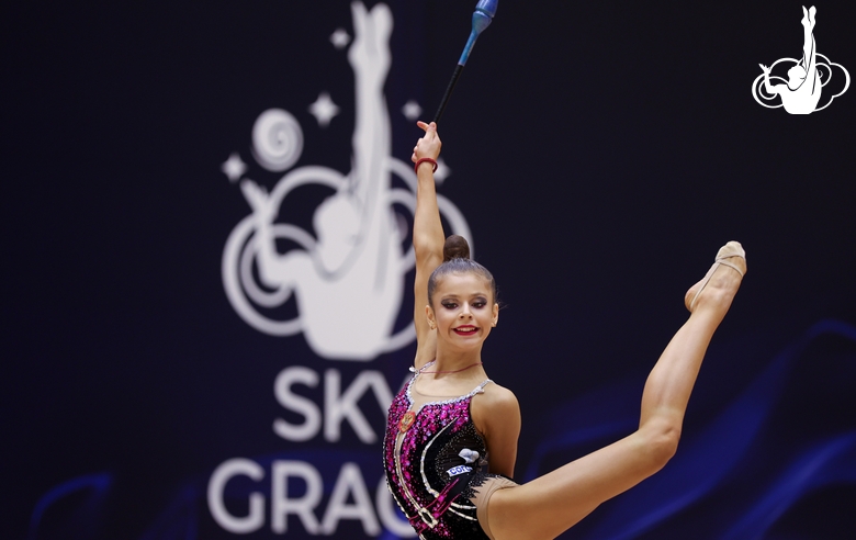 Karolina Tarasova during an exercise with clubs