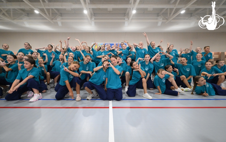 Alla Dukhova's dance studio TODES intensive course participants during a flash mob