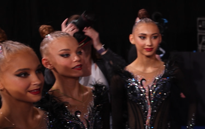 Олимпийская чемпионка Алина Кабаева поздравила групповичек Академии после победы в многоборье на чемпионате России