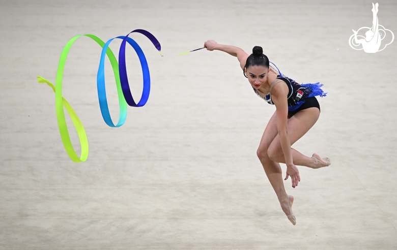Marina Malpica during the ribbon exercise