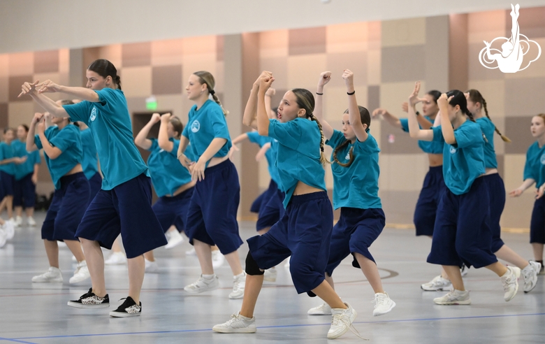 Alla Dukhova's dance studio TODES intensive course participants during a flash mob