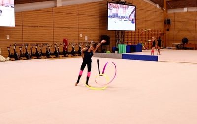 A spectacular transition from a dance move to a throw!