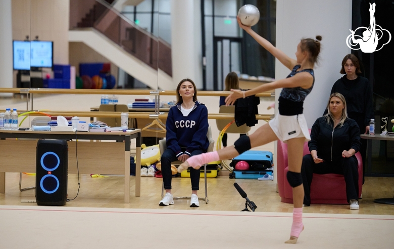 Новая тренировка с олимпийской чемпионкой Алиной Кабаевой состоялась в Академии