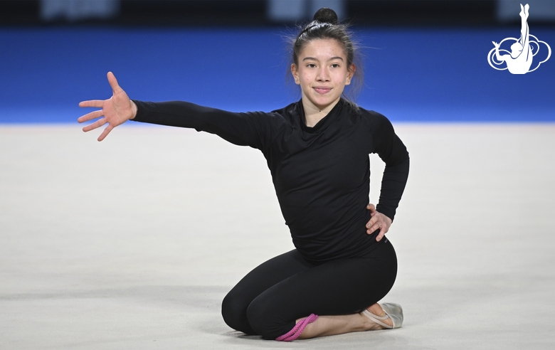 Manuela Gallego Henao during an exercise with a jump rope at floor testing