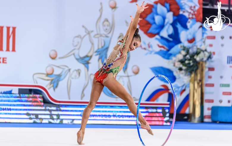 Ksenia Savinova during an exercise with a hoop