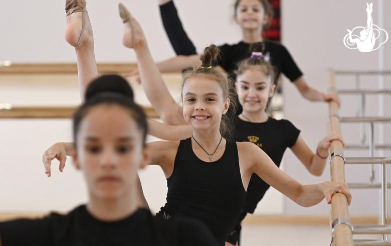 Karolina Tarasova, Ksenia Savinova, Elvira Belyaeva and Isabella Rojas during choreography class