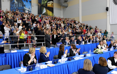 Spectators of the St. Petersburg Championship warmly welcome Olympic champion Alina Kabaeva