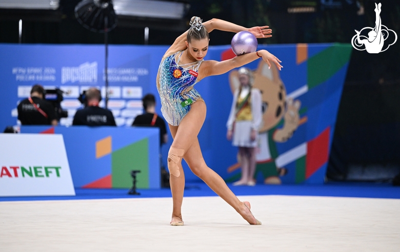 Anna Popova during the ball exercise