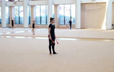 Alina Kabaeva motivated Arina Kovshova from the Novosibirsk Region during a training session at the Academy before the Russian Championships