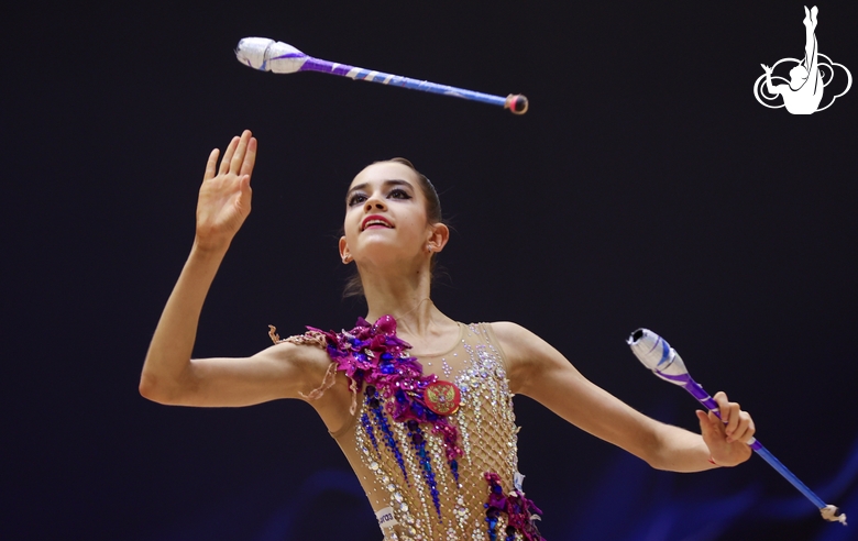 Anna Vakulenko during an exercise with clubs