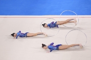 Юниорская сборная Российской Федерации во время упражнения с обручами
